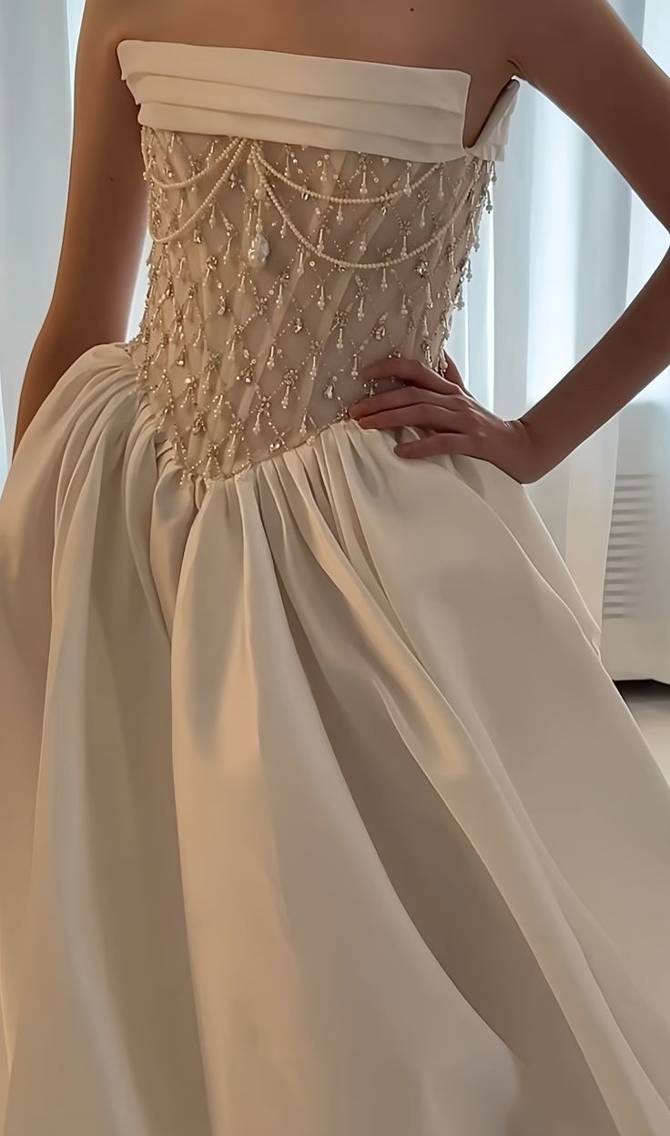 A Line Stunning Strapless Satin Wedding Dresses With Beads        fg7297