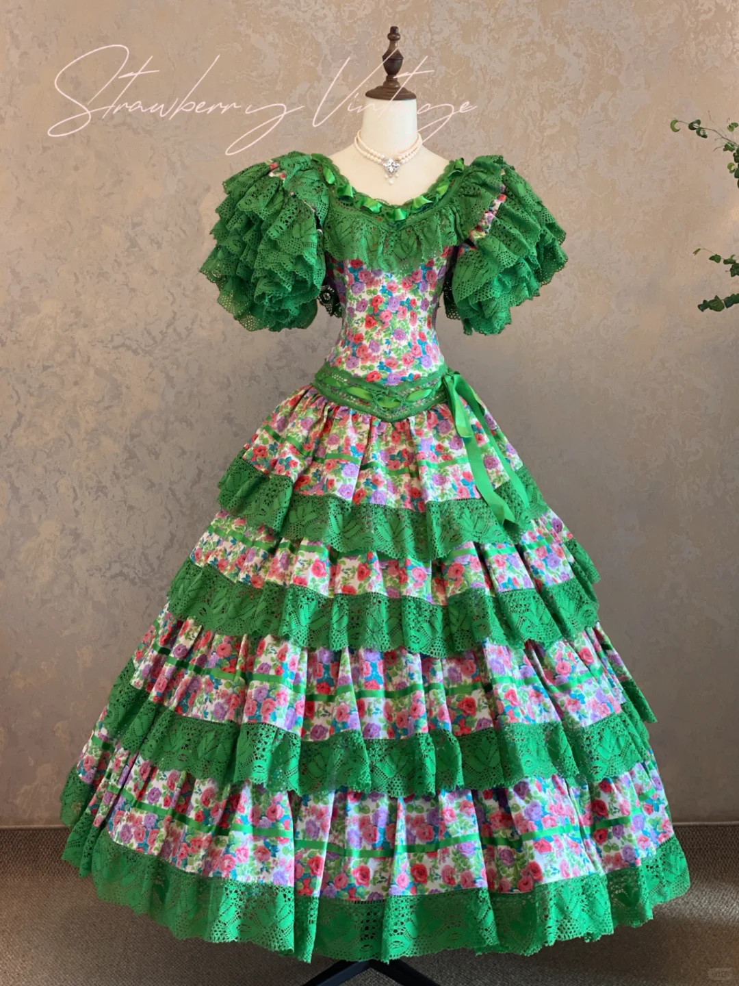 Vintage-Inspired Green Floral Tiered Ruffled Puff Sleeves A-Line Quinceañera Ball Gown TP5163