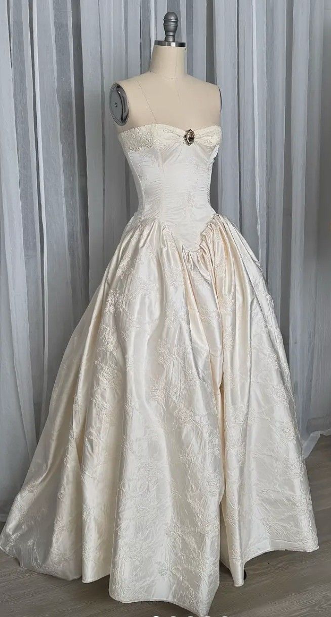 uschichubs--Ivory Vintage Elegant Long Satin Dress gh5703