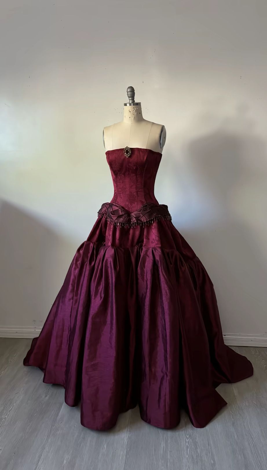 uschichubs-- Burgundy vintage long satin dress gh5727