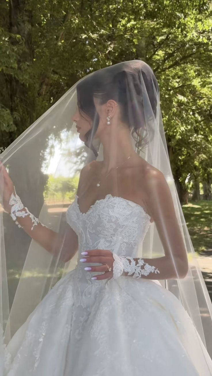 Romantic White Applique Wedding Gown Lace Bridal Dress  cg26139