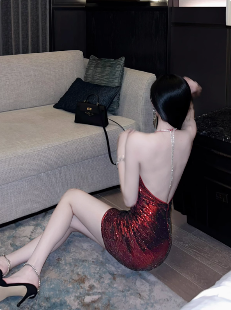 Sexy Halterneck Hip-hugging Sparkly Backless Homecoming Dress P3718