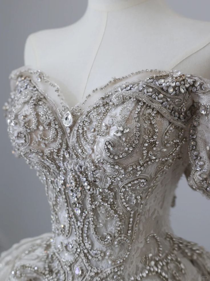 Gorgeous Off-Shoulder Embroidered Wedding Dress A-Line Fairytale Beading Lace Bridal Gown TP5076