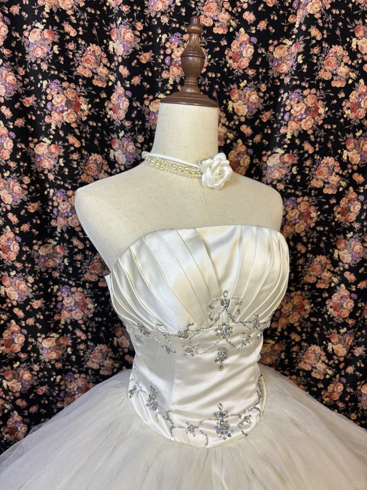 Vintage-Inspired 3D Flowers Strapless Tulle Wedding Dress Romantic Embroidered Bridal Gown TP5085