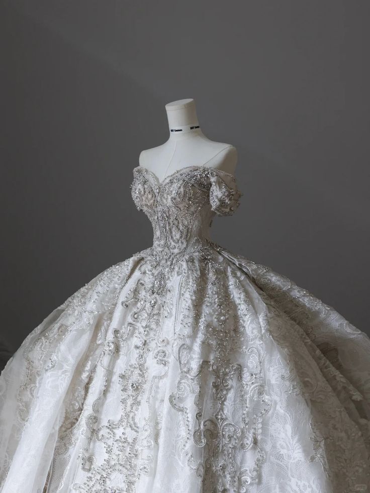 Gorgeous Off-Shoulder Embroidered Wedding Dress A-Line Fairytale Beading Lace Bridal Gown TP5076